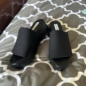 Black Steve Madden platform slingback sandals never worn